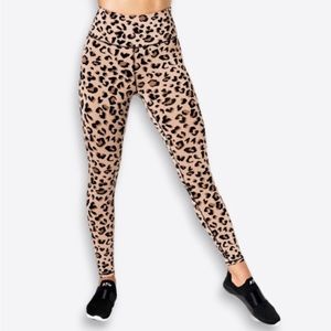 IL COLLECTIVE INTO THE WILD LEOPARD ACTIVE LEGGINGs SZ 6